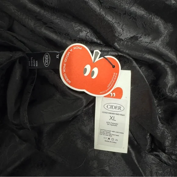 Elegant Black Satin Dress - Picture 13 of 14